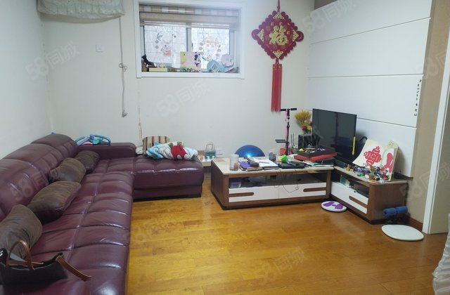 文轩本部。闸口附近单位家属院
