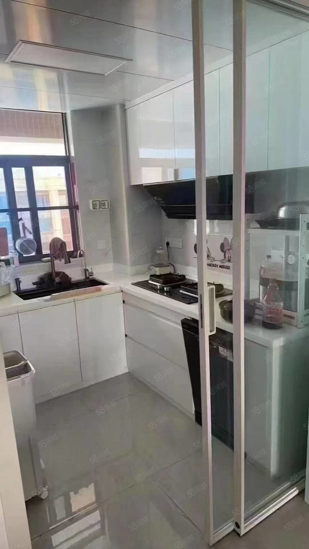 逸景湾3室2厅2卫112㎡南北85万