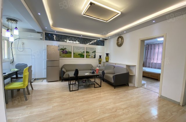 七中 公园 馨苑小区 多层二楼 精装婚房 好停车