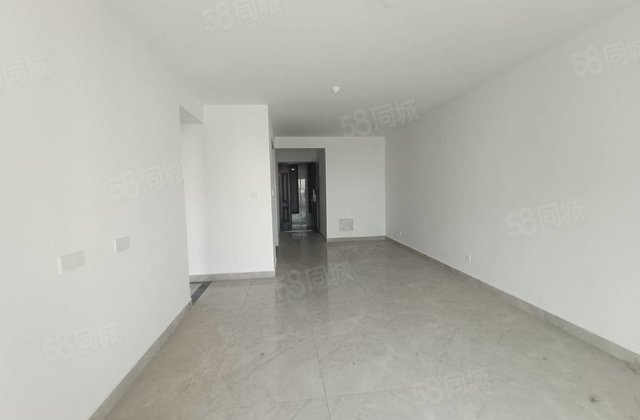 江山印 有车位储藏室，新房未住，  位置，万达广场中间楼层