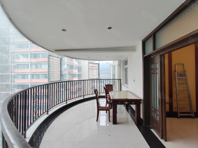 新体育馆对面水岸明珠4室2厅2卫证件齐全可以按揭