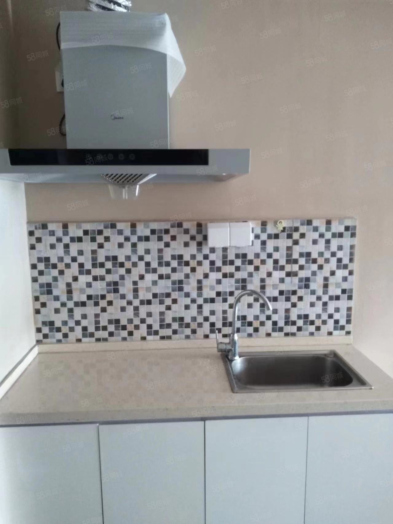 万达广场1室1厅1卫60㎡北50万