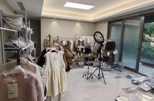 星湖湾4室2厅136㎡368万二手房图片