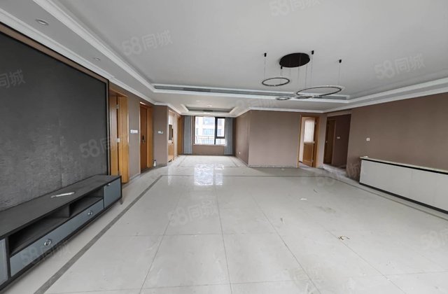 富力铂悦府4室2厅180㎡136万二手房图片
