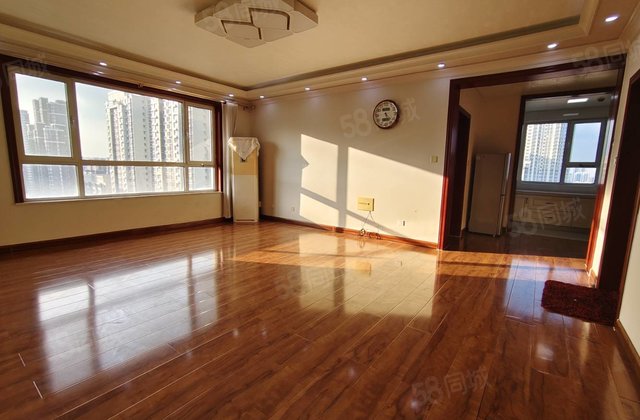 莲湖新城南区  滨河御府 精装边户 大三室