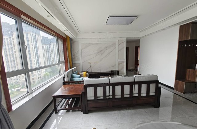 湖南路民生二号院，电梯洋房，精装三室两厅两卫140平138万