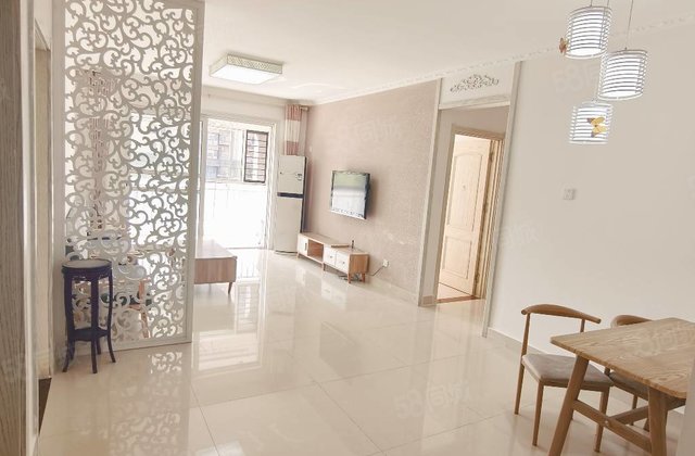 文轩，老一中，商品房新东方龙湾，房子很干净，带车位储藏室，免