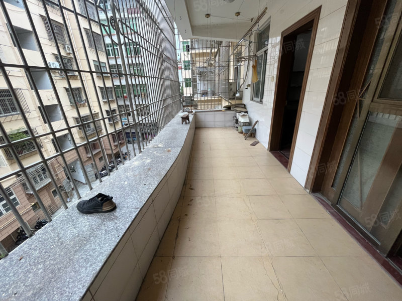 福兴小区框架结构南北通透3房朝南有小区停车方便售139万