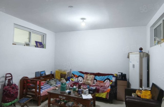 孝心一楼带院，三室两厅，免大税，送储藏室