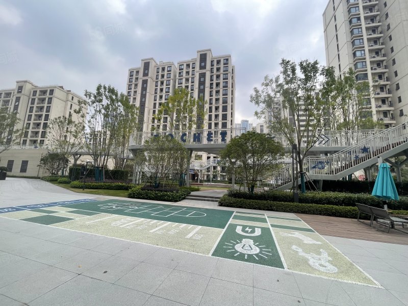 太仓新区 金地阅峯 万达广场旁 近市民公园 小区绿化高