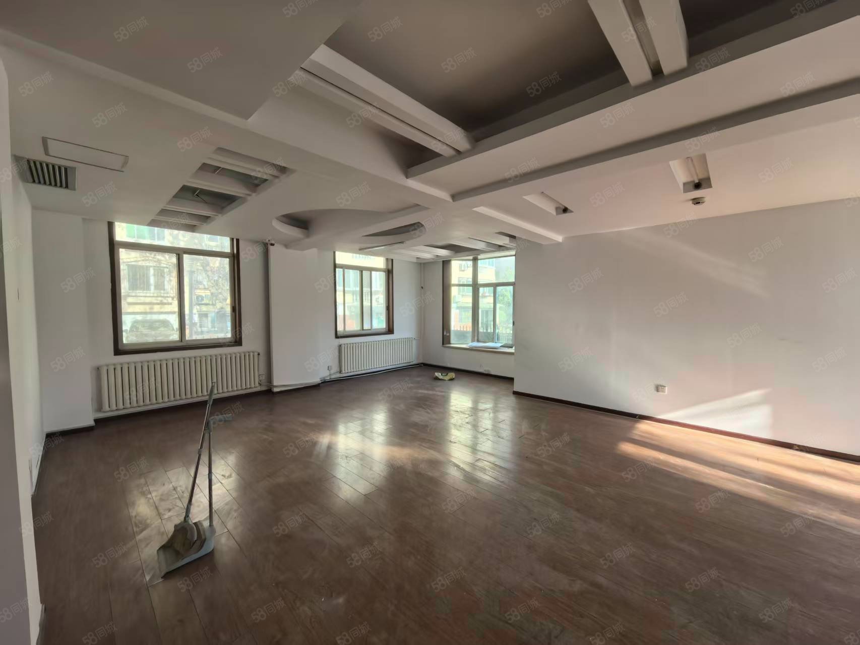 聽濤雅苑(別墅)4室2廳3衛(wèi)335.82㎡南北1400萬