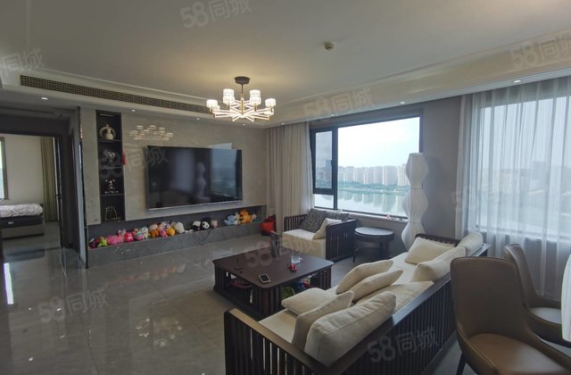 高楼层视野好 观景房 精装修四室 双卫，储藏室