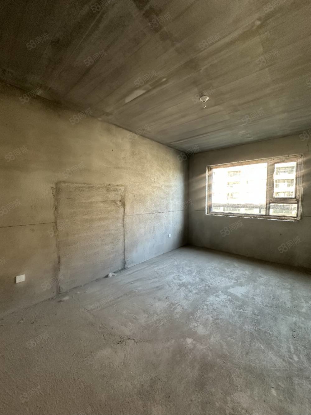 玉圭园3室2厅3卫135㎡南北67.6万