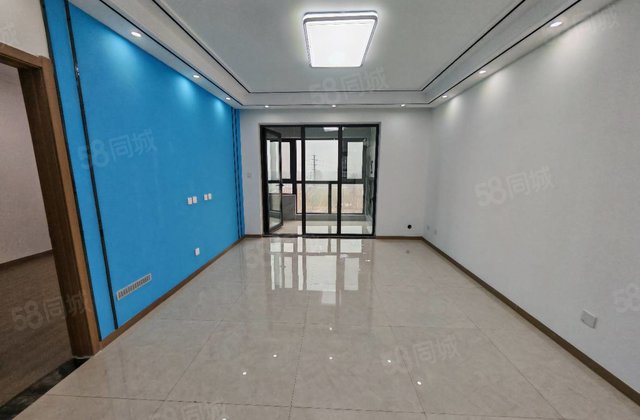 三叶草户型，南北通透，送车位储藏室，精装修，商品房随时看房。