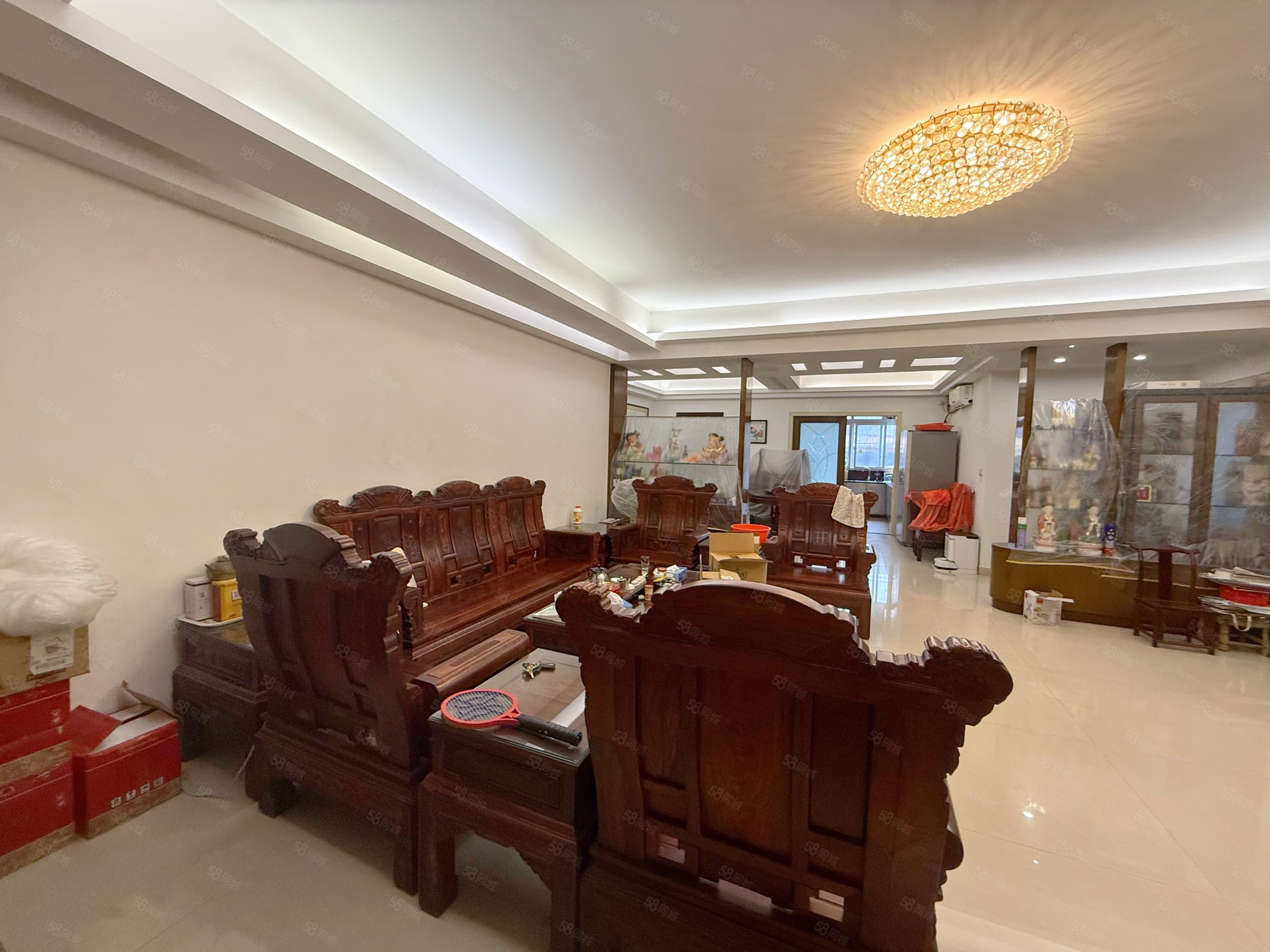 腾瑞万绿花园4室2厅3卫186㎡南北126万