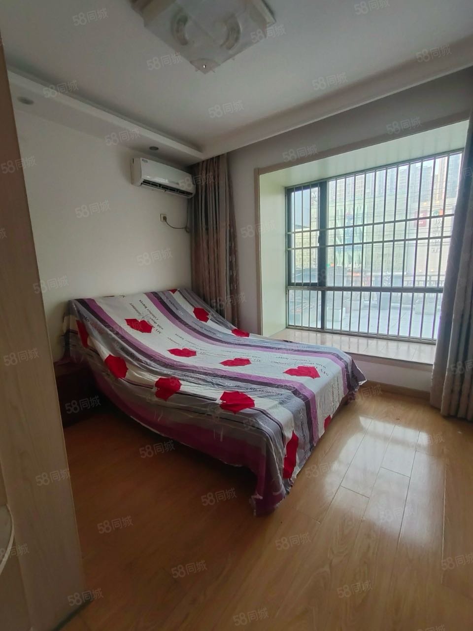 巨人印象小区3室2厅2卫116.47㎡南北58万