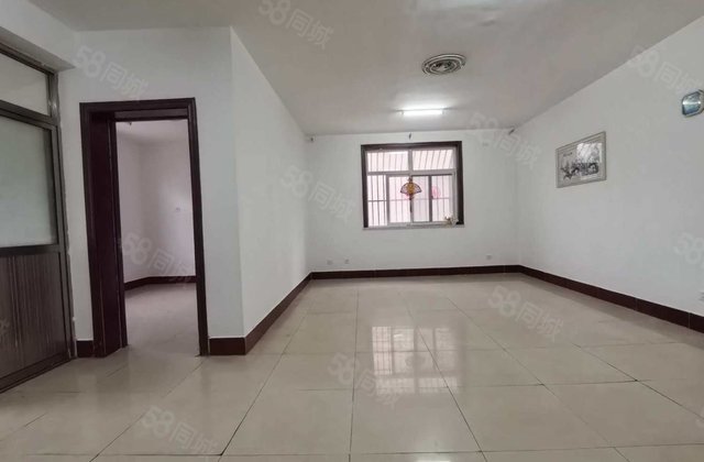 体育馆 奥森   急售 步梯二楼土城回迁