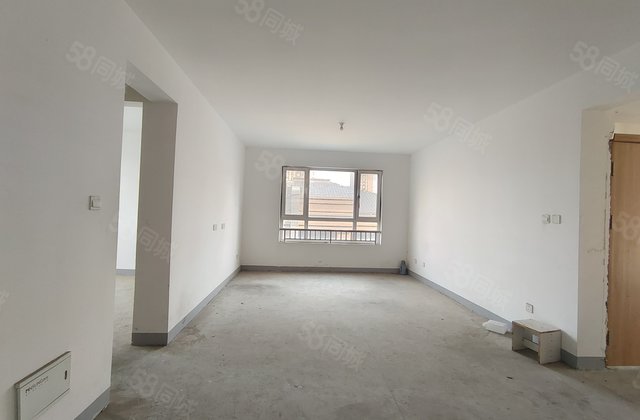 民生凤凰城，边户三室两卫，送车储       紧邻  陪文