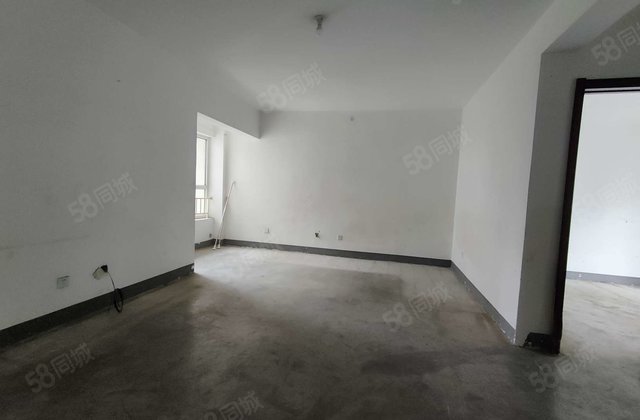 郁光  ，四中。免大税，有储藏室。楼层好，电梯房。