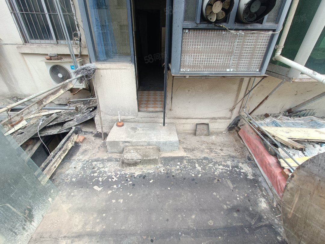 轮胎东村1室1厅1卫32㎡东9.9万