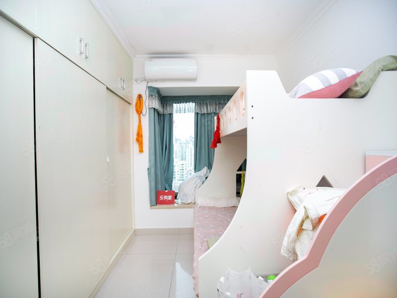 现代城华庭3房2卫720低指导134w中楼层厅出阳台