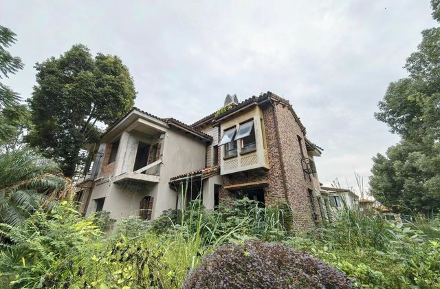 香缇湾B区5室3厅265.65㎡308万二手房图片