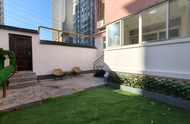 兴华路皮革厂家属院，精装三室二厅，带一楼带院带车位。