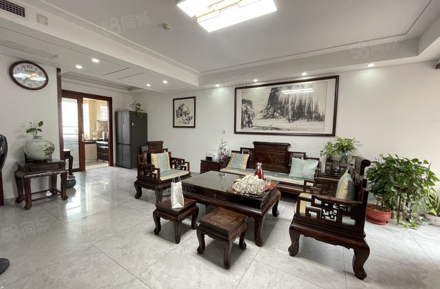 诚心出售！体育馆清风和庐奥森花园精装修大三室送车储