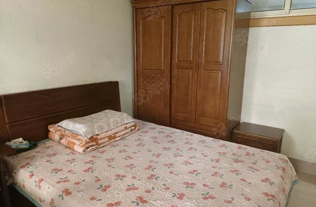 阳光        三楼 大三室 好停车 性价比高