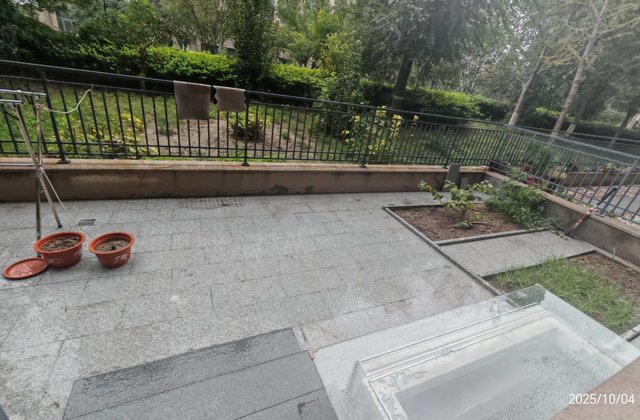 急售 一楼带院60平 带下沉复式 带车位 免大税 精装5室