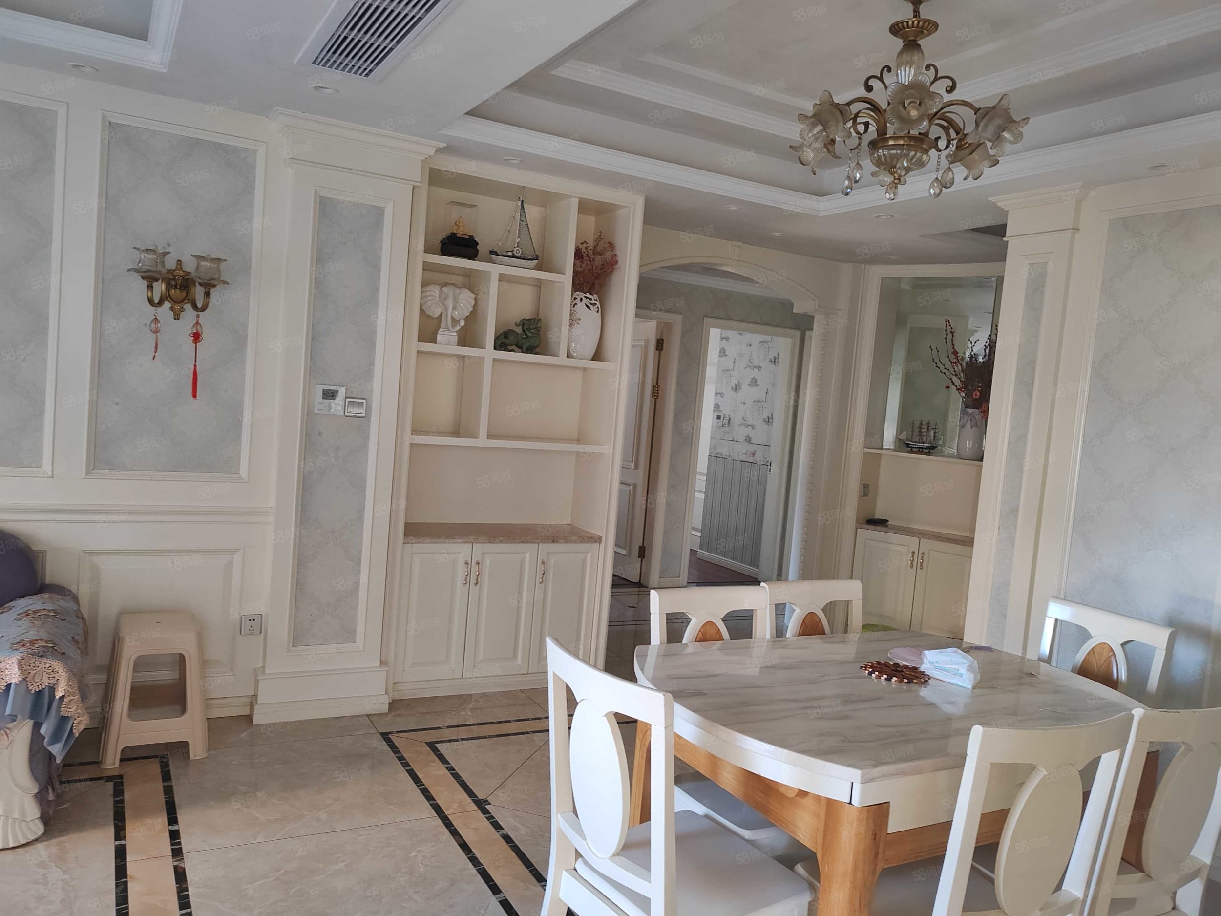 东方广场(开化)4室2厅2卫131㎡南175万