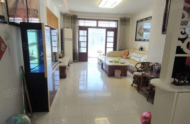 新东方名人苑三期 湖边电梯洋房 带两个车库 观景 采光视野好