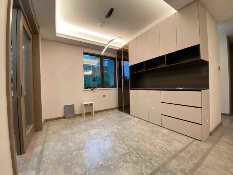 万科澜岸3室2厅2卫126.37㎡南234万