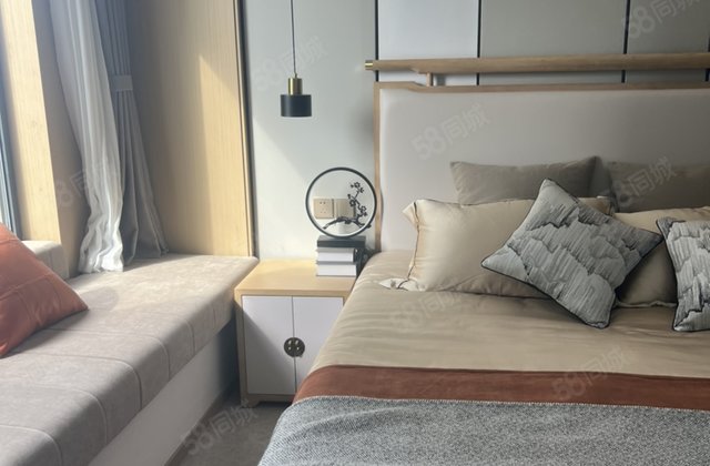 阿尔卡迪亚125平三室两厅两卫80多万好房急售