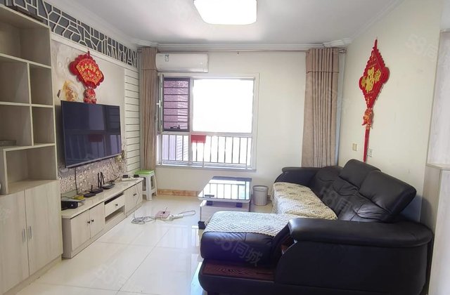 新出小高层东边户，三室两卫，单价7  ，随时看房。