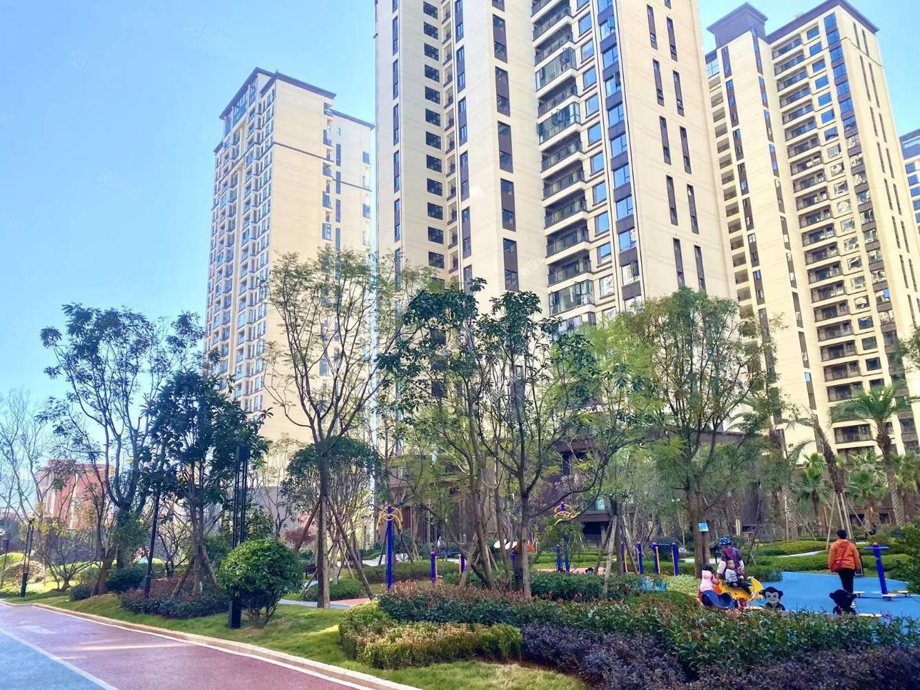 万景彝海学府4室2厅2卫129㎡南北70万