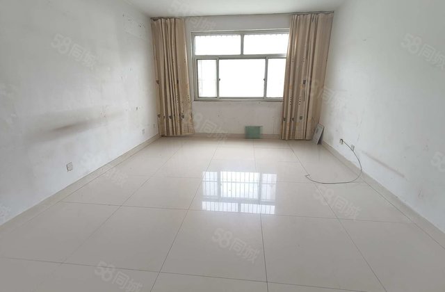 兴华路，巡防大队家属院，光岳花园。大三室，带储，中级人民法院