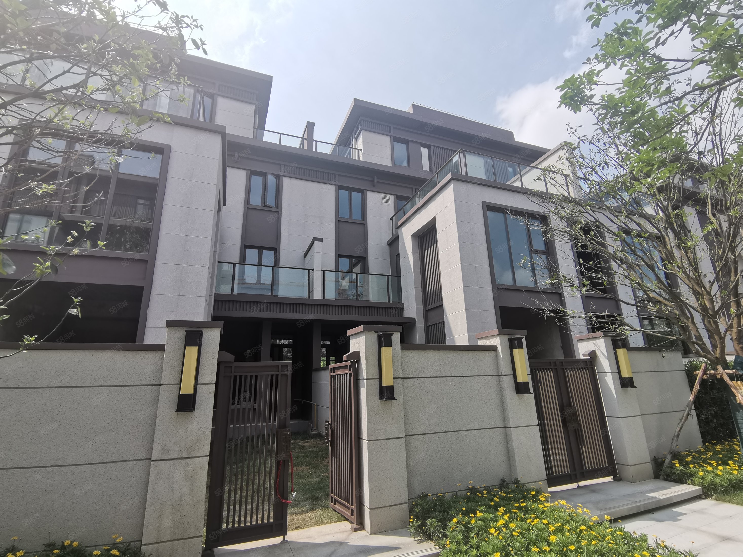 第六代环湖别墅 校区房实得450平买4层得6层 送车库