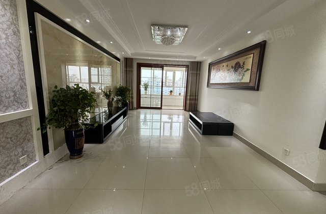 急售此房是户型楼层的天花板！带车位和储！城市之尊颐馨园贵华苑