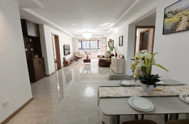 129.6万，11层洋房，送车位储，精装修，三叶草户型