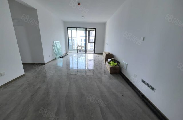 一实验，奥森小，城市芳华，三室两卫，带车储中层