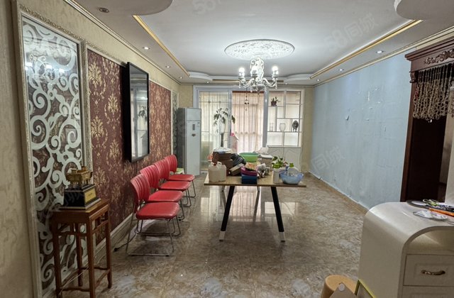 振兴东路 地暖 欧式洋房 一楼带2个车库 储