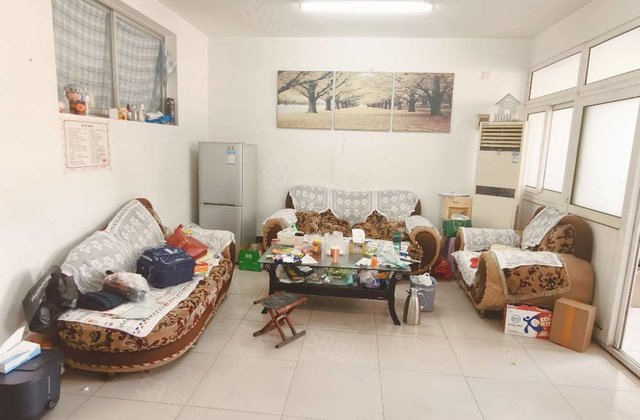 文轩八中，水利局家属院，电业局，龙山花园 停车方便，三室