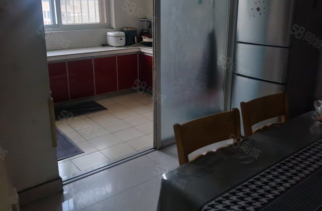 急卖 低密度社区 交通便利 高楼层视野无遮挡 房东急售