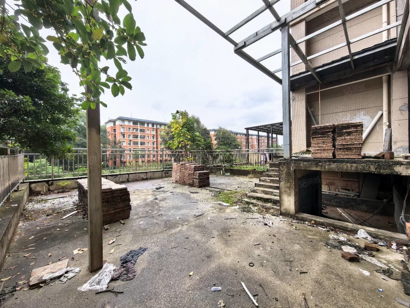 北湖湾8室2厅5卫215㎡南北200万