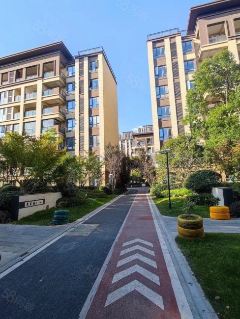 弘阳昕悦府4室2厅2卫143.29㎡南126万