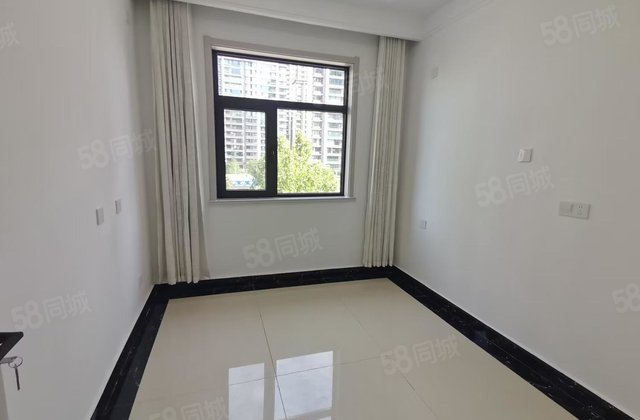 实验 三室 双卫 总高16层 带车位储藏室 免大税