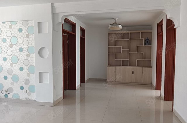 真实香江附近带车库，三楼单价3000多，新城邦，水岸新城