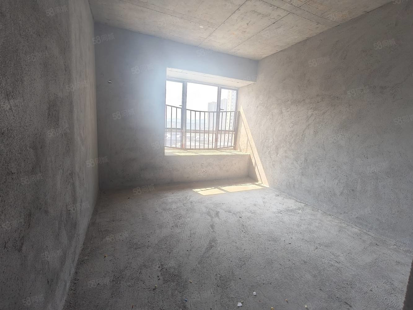 香园丽舍3室2厅1卫120㎡南北65万