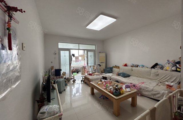 香江南邻 月亮湾商品区，三室两厅两卫，电梯好楼层